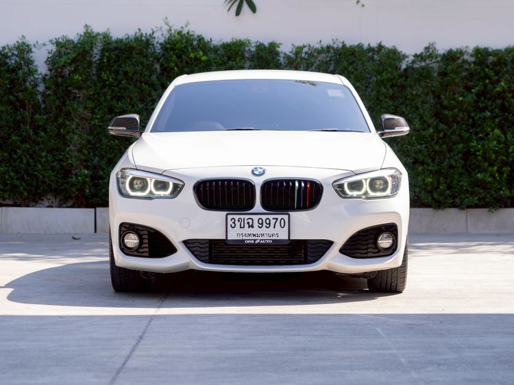 BMW Series 1 2019 118i Sedan เบนซิน ไม่ติดแก๊ส เกียร์อัตโนมัติ ขาว รูปที่ 2
