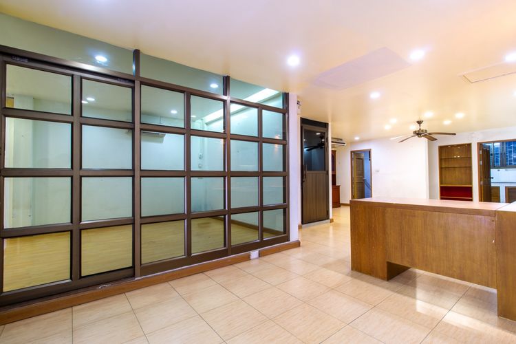 ไม่มี สร้างเสร็จก่อน 2010 ทาวน์โฮมกลางสาทร — ทำเล Rare Item ใกล้ MRT ลุมพินี 3 ชั้น  ทำเลสาทร-พระรามสี่-ศรีบำเพ็ญ-เย็นอากาศ รูปที่ 3