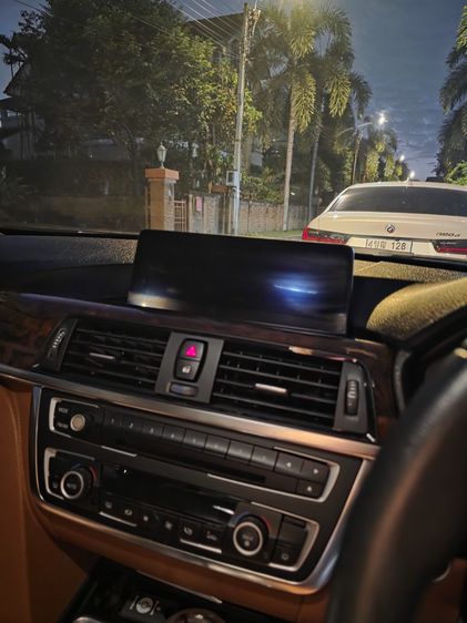 BMW Series 3 2013 320d Sedan ดีเซล เกียร์อัตโนมัติ ดำ รูปที่ 4