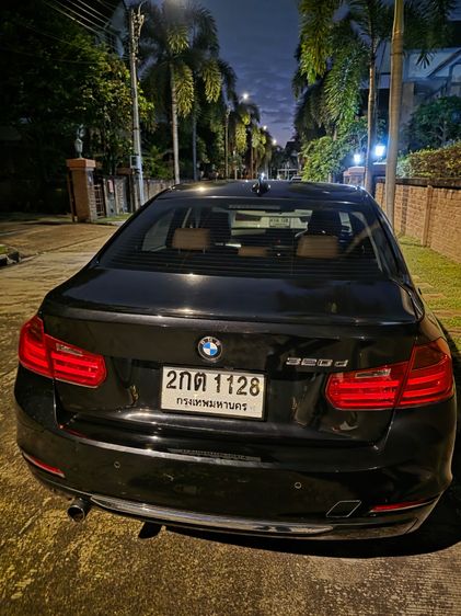 BMW Series 3 2013 320d Sedan ดีเซล เกียร์อัตโนมัติ ดำ รูปที่ 2