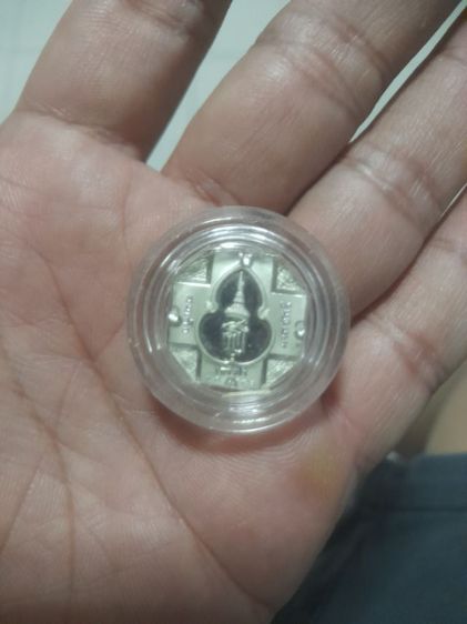 เหรียญสภากาชาดไทย หลวงพ่อทวด สมเด็จเจ้าฟ้ามหาจักรี 48 พรรษา เนื้อเงินแท้ๆขัดเงา พร้อมกล่อง สวยๆสภาพดี ครับ