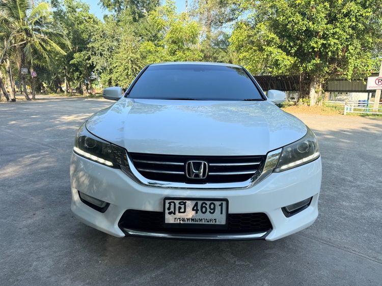 รถ Honda Accord 2.0 E i-VTEC สี ขาว