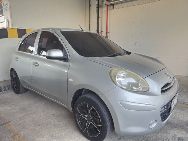 รถ Nissan March 1.2 S สี บรอนซ์เงิน