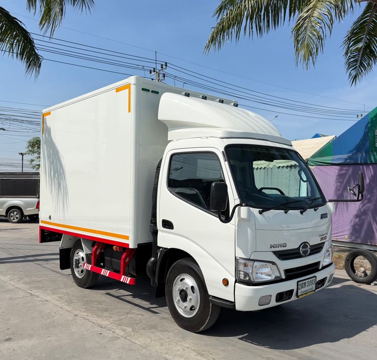 รถ HINO 300 invertor ( 4 ล้อป้ายเล็ก ไม่ติดเวลา)  ปี 2561  มือเดียว  ออกจากห้าง รูปที่ 2