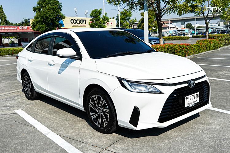 Toyota Yaris ATIV 2024 1.2 Smart Sedan เบนซิน ไม่ติดแก๊ส เกียร์อัตโนมัติ ขาว รูปที่ 3