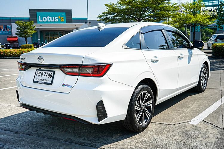 Toyota Yaris ATIV 2024 1.2 Smart Sedan เบนซิน ไม่ติดแก๊ส เกียร์อัตโนมัติ ขาว รูปที่ 4