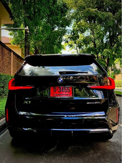 BMW X1 2024 2.0 sDrive20i M Sport Utility-car เบนซิน ไม่ติดแก๊ส เกียร์อัตโนมัติ ดำ รูปที่ 4