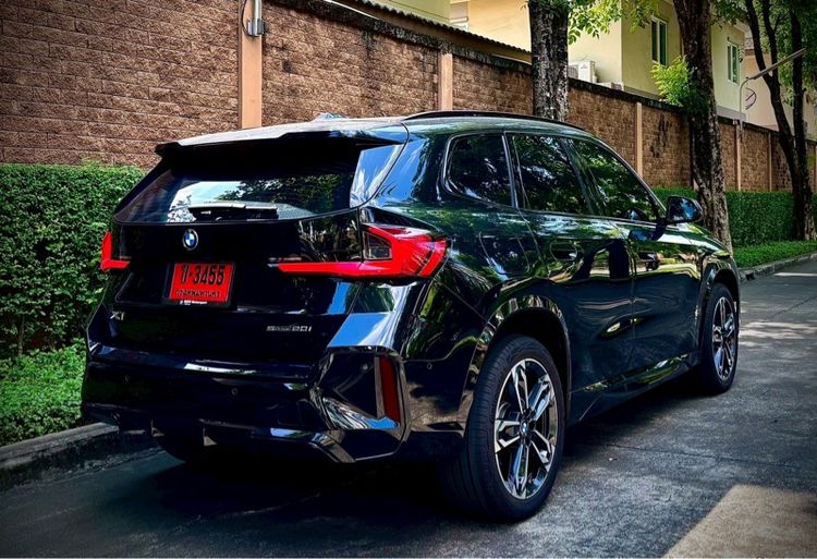 BMW X1 2024 2.0 sDrive20i M Sport Utility-car เบนซิน ไม่ติดแก๊ส เกียร์อัตโนมัติ ดำ รูปที่ 3