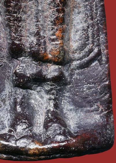 พระบ้าน พระร่วงยืนหลังรางปืน กรุวัดพระศรีมหาธาตุ ลพบุรี เนื้อสนิมแดง ขึ้นไข สวย รูปที่ 18