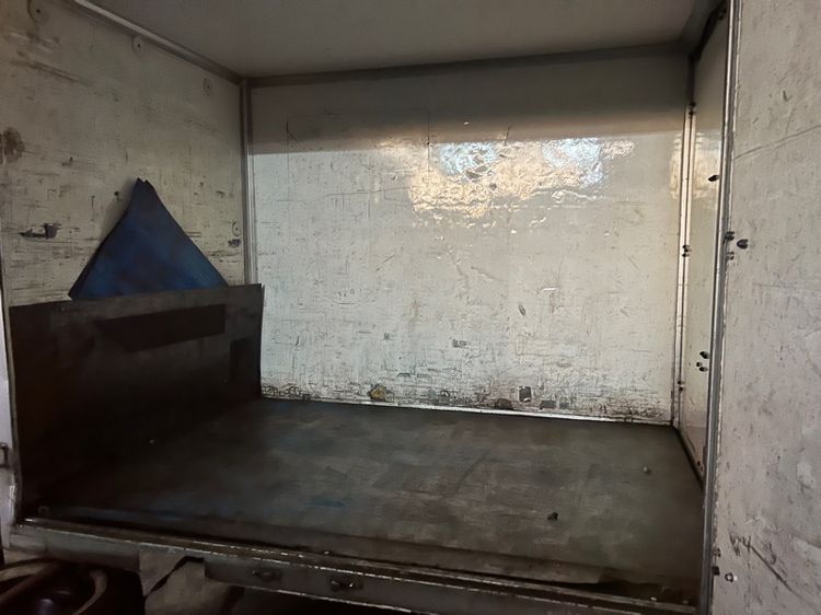 กระบะตู้ทึบ ภาย รูปที่ 8