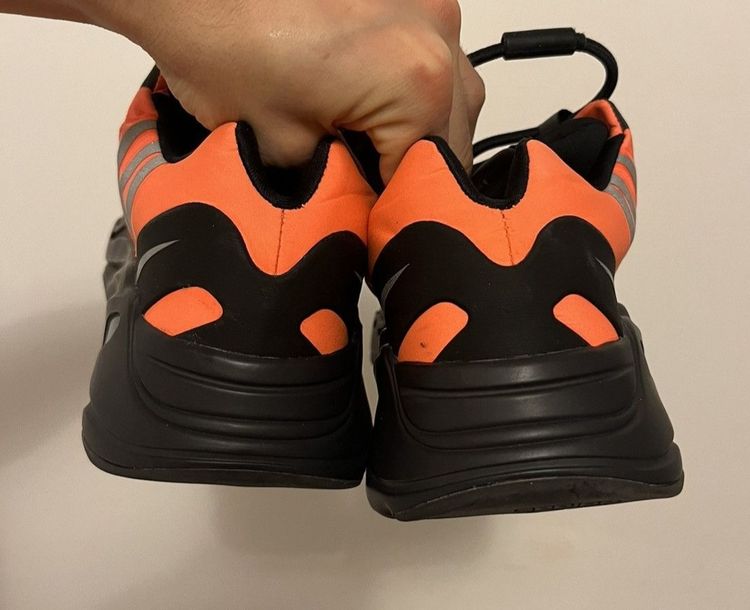  Yeezy Boost 700 MNVN สีส้ม  รูปที่ 3