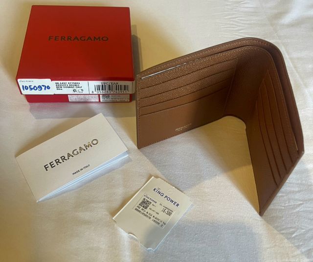 กระเป๋ารุ่น Micro Gancini Bifold Wallet Ferragamo มือ1
 รูปที่ 4