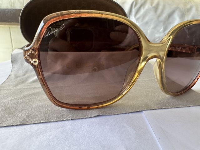 ส่งต่อแว่นตา Gucci