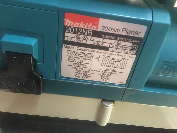 กบแท่นรีดไม้ 12 นิ้ว makita 2012NB สภาพดีสวยนางฟ้าพร้อมใช้งานมีกล่องเครื่องมือแท้ รูปที่ 2