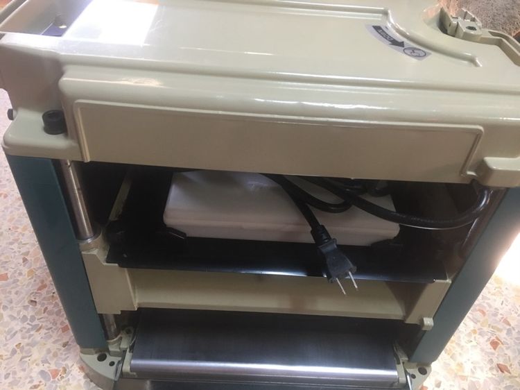 กบแท่นรีดไม้ 12 นิ้ว makita 2012NB สภาพดีสวยนางฟ้าพร้อมใช้งานมีกล่องเครื่องมือแท้ รูปที่ 6