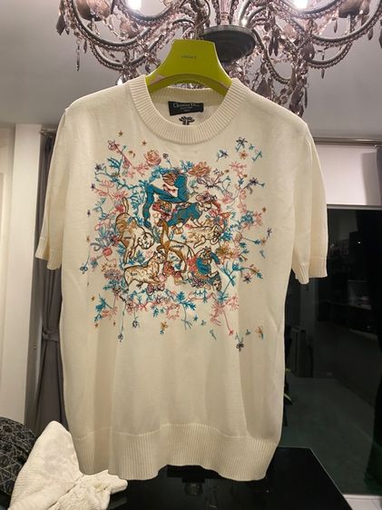 คริสเตียนดิออร์(ติดจองค่ะ) เสื้อแขนสั้น สภาพใหม่เอี่ยม