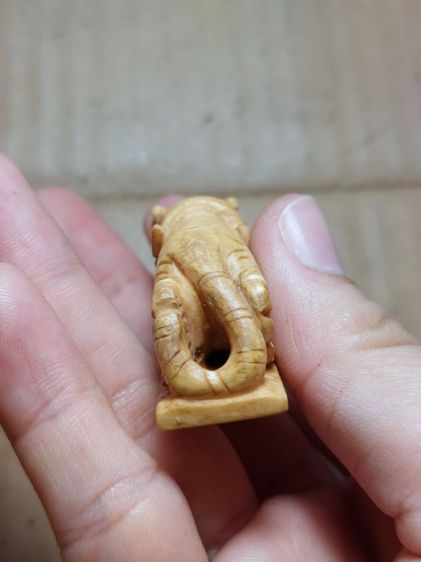 เครื่องรางอาจารย์เฮงไพรวัลย์ตัวใหญ่จ้า รูปที่ 8