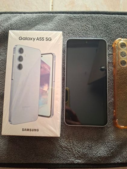 ss a55 5g แรม8 รอม 128 สภาพสวยมากเหมือนใหม่  ไม่ติดล้อคหรือผ่อน ใดๆ  อุปกรณ์ครบกล่อง มีเคสให้ สายชาร์จแท้มากับเครื่อง