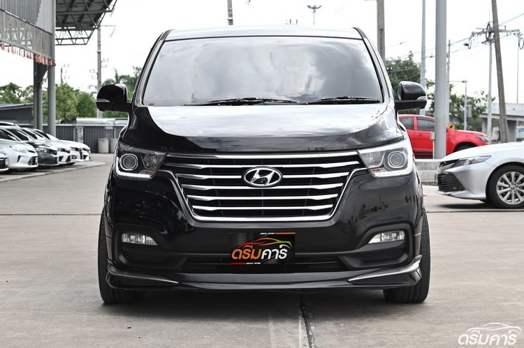 Hyundai H-1  2019 2.5 Deluxe Van ดีเซล ไม่ติดแก๊ส เกียร์อัตโนมัติ ดำ รูปที่ 2