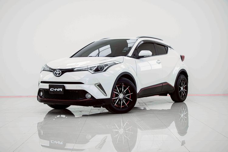 Toyota C-HR 2018 1.8 Mid Utility-car เบนซิน ไม่ติดแก๊ส เกียร์อัตโนมัติ ขาว