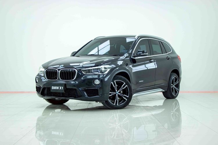 รถ BMW X1 2.0 sDrive18d xLine สี ดำ