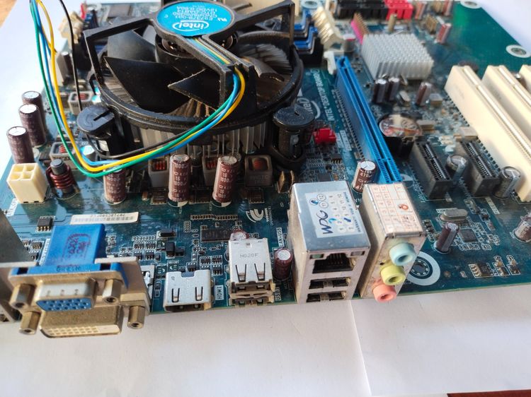 Mainboard Intel DH55hc ATX socket 1156 มี CPU intel Xeon x3450 4 core 8 threadอพร้อมพัดลม ราคา 650 บาท mainboard มือสองสภาพดี