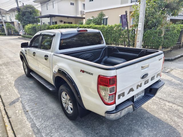รถ Ford Ranger 2.5 Hi-Rider XLT สี ขาว