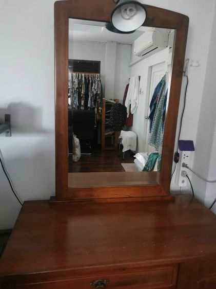 โต๊ะเครื่องแป้งไม้