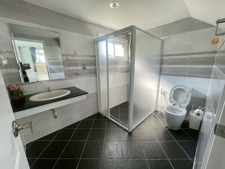 อื่นๆ ตกแต่งครบ 2026 บ้านหรูให้เช่า เส้นสันกำแพงสายใหม่ ใกล้รร.นานาชาติ ABS Unity Varee รูปที่ 2