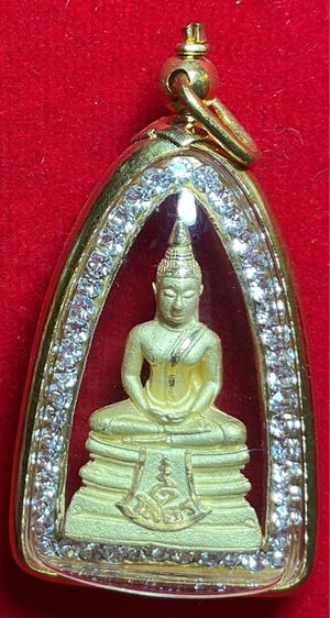 หลวงพ่อโสธรสวยๆครับ