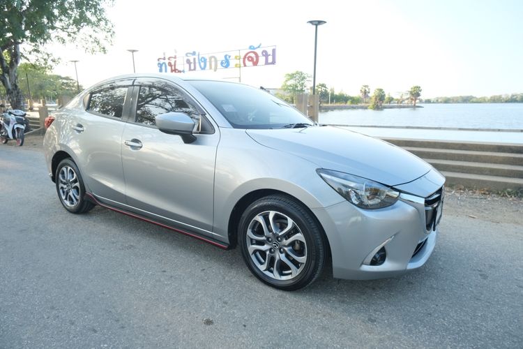 รถ Mazda Mazda 2 1.5 XD High Plus สี บรอนซ์เงิน