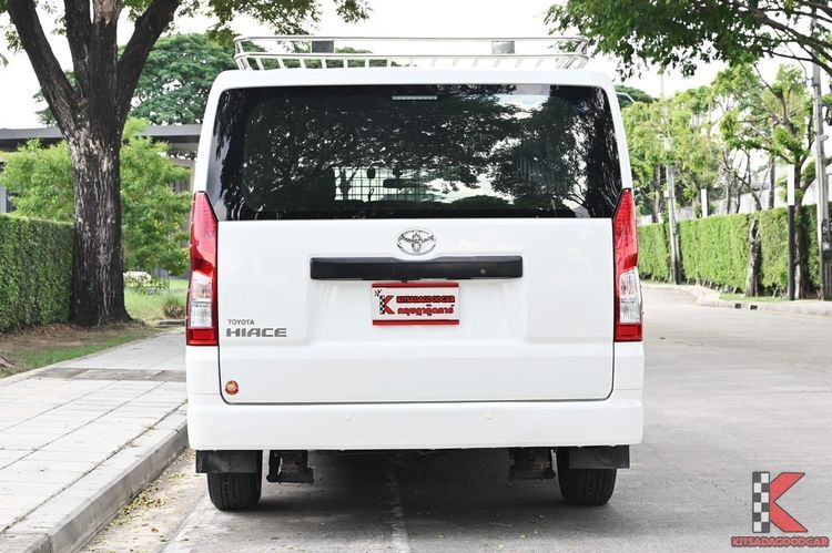Toyota Hiace 2021 2.8 economy Van ดีเซล ไม่ติดแก๊ส เกียร์ธรรมดา ขาว รูปที่ 4