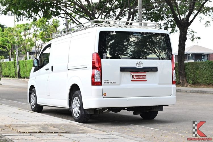 Toyota Hiace 2021 2.8 economy Van ดีเซล ไม่ติดแก๊ส เกียร์ธรรมดา ขาว รูปที่ 3