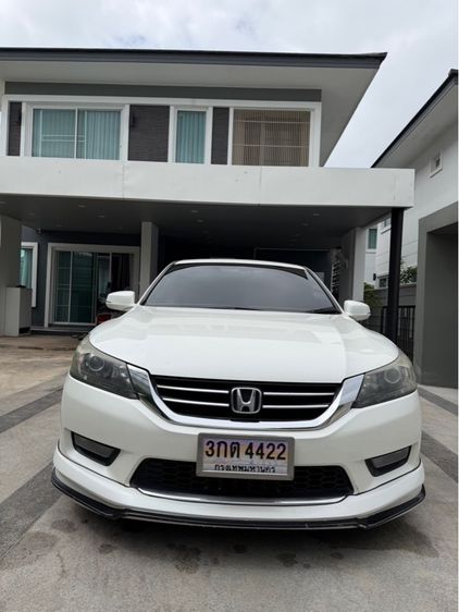 รถ Honda Accord 2.0 EL สี ขาว