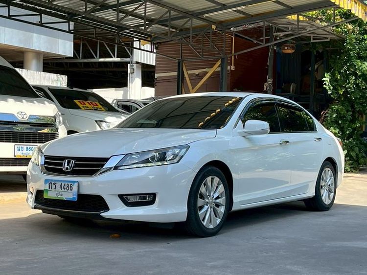 รถ Honda Accord 2.0 EL สี ขาว