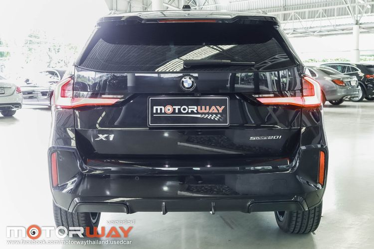 BMW X1 2024 2.0 sDrive20i M Sport Utility-car เบนซิน เกียร์อัตโนมัติ ดำ รูปที่ 4