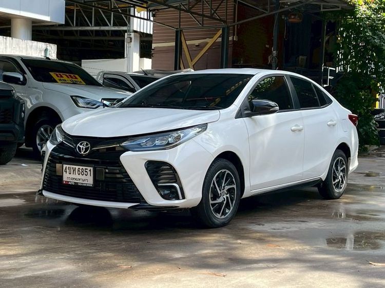 รถ Toyota Yaris ATIV 1.2 Sport สี ขาว