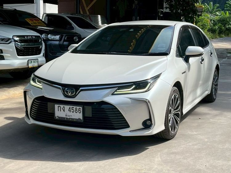 รถ Toyota Altis 1.8 Hybrid High สี ขาว