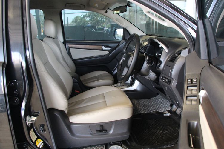 Isuzu MU-X 2015 3.0 Utility-car ดีเซล ไม่ติดแก๊ส เกียร์อัตโนมัติ ดำ รูปที่ 3