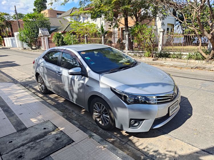 Toyota Altis 2015 1.8 Esport Sedan เบนซิน LPG เกียร์อัตโนมัติ บรอนซ์เงิน รูปที่ 2