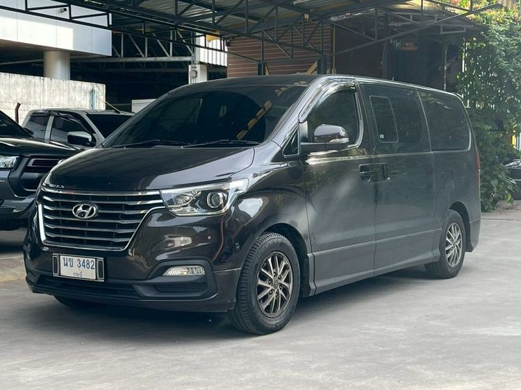 รถ Hyundai H-1  2.5 Deluxe สี ดำ