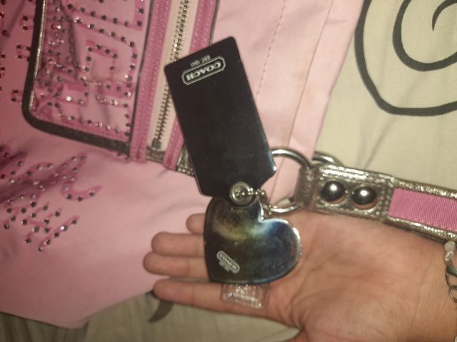 ขาย Coach Poppy Pink Ombre Storypatch Spotlight Rhinestone XL Shoulder Bag Tote

ใบนี้เป็นตัวลิมิเต็ด รูปที่ 14