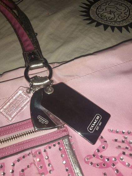 ขาย Coach Poppy Pink Ombre Storypatch Spotlight Rhinestone XL Shoulder Bag Tote

ใบนี้เป็นตัวลิมิเต็ด รูปที่ 7