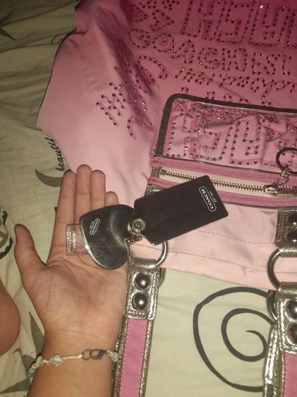 ขาย Coach Poppy Pink Ombre Storypatch Spotlight Rhinestone XL Shoulder Bag Tote

ใบนี้เป็นตัวลิมิเต็ด รูปที่ 16