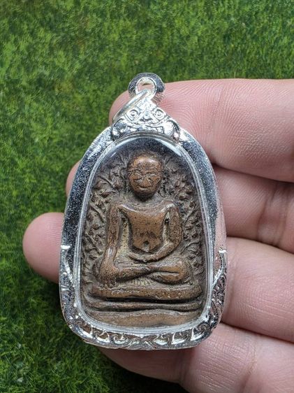 พระเปิมเนื้อดินใส่ตลับสีเงิน เนื้อดิน เก่า