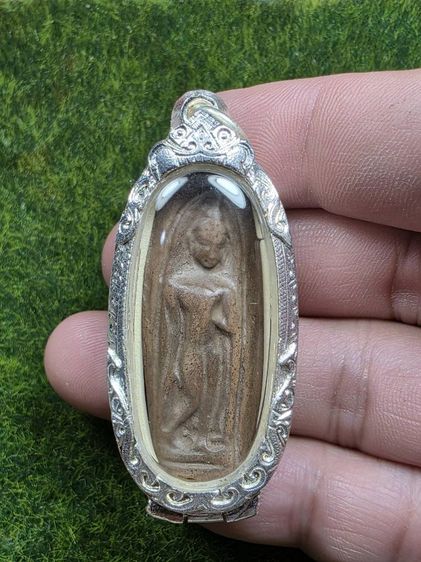 พระกรุปางลีลาจังหวัดกำแพงเพชรเม็ดขนุนเก่า