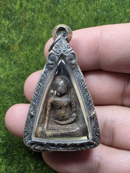 พระนางพญาพิษณุโลกพร้อมตลับเก่าๆ