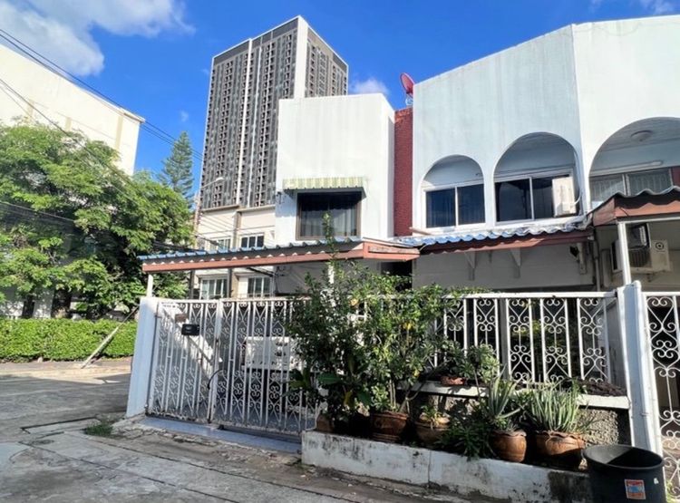  ขายบ้านทาวน์เฮ้าส์ ใกล้mrtลาดพร้าว