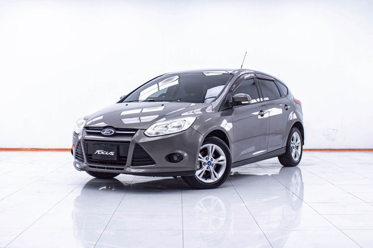 รถ Ford Focus 1.6 Trend สี น้ำตาล