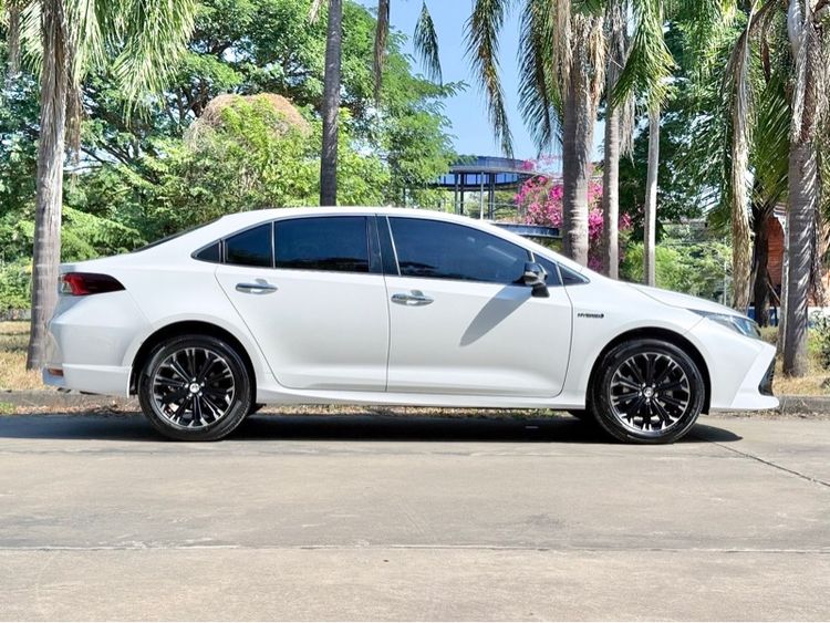 Toyota Altis 2022 1.8 Hybrid GR Sport Sedan ไฮบริด เกียร์อัตโนมัติ ขาว รูปที่ 4